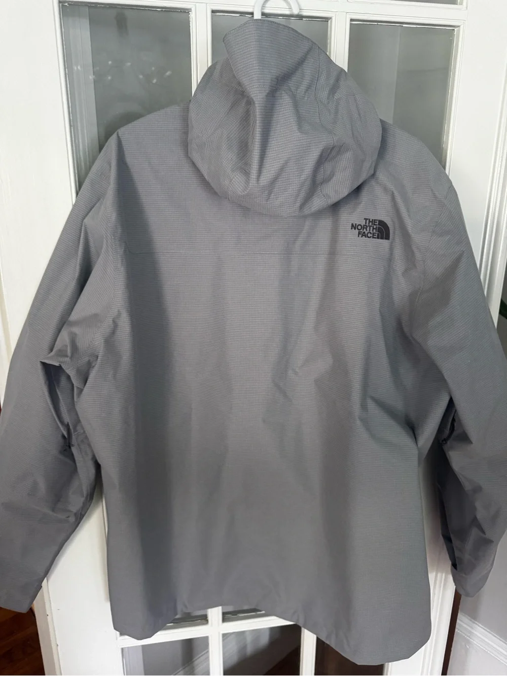 The North Face Men's Light Gray Hooded Rain Shell